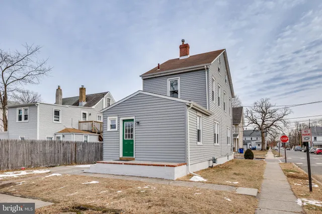 $325,000 | 400 Buttonwood Street, Delanco, NJ 08075