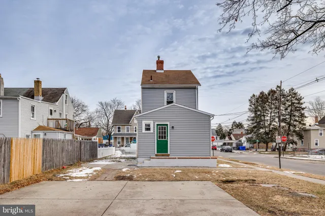 $325,000 | 400 Buttonwood Street, Delanco, NJ 08075