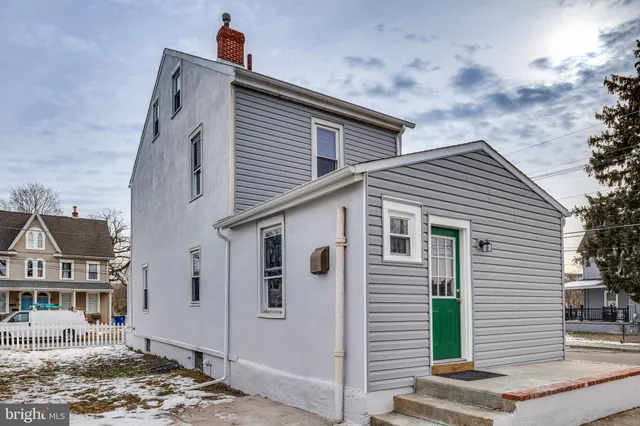 $325,000 | 400 Buttonwood Street, Delanco, NJ 08075