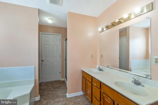 a view of a room with shelf