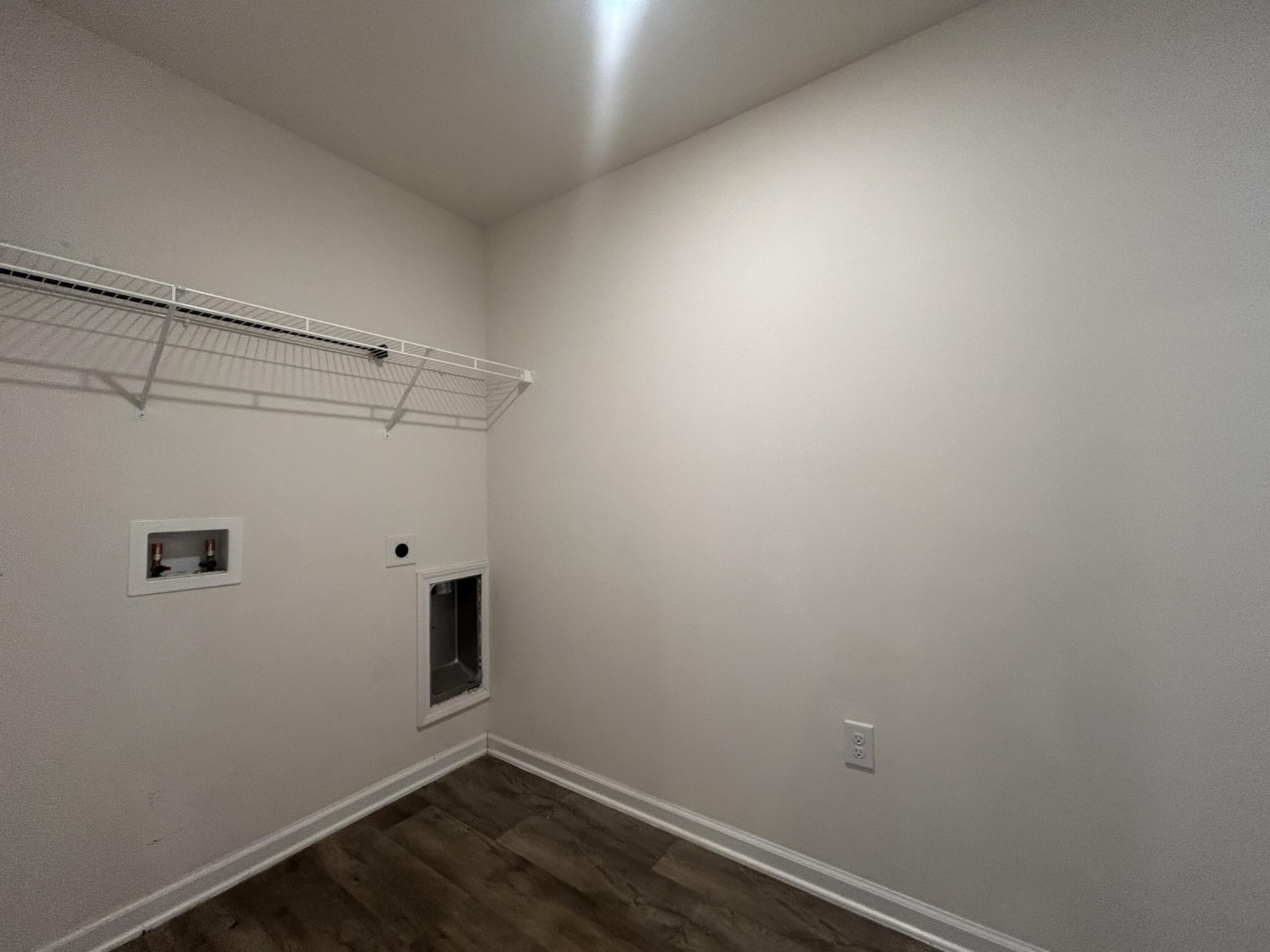 916 Merganser Way Crestview, FL 32539 - Photo 13 of 37 a view of a small space