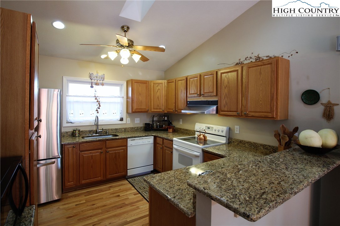 545 Roxanna Street Boone, NC 28607 - Photo 3 of 20 Gallery Image 3
