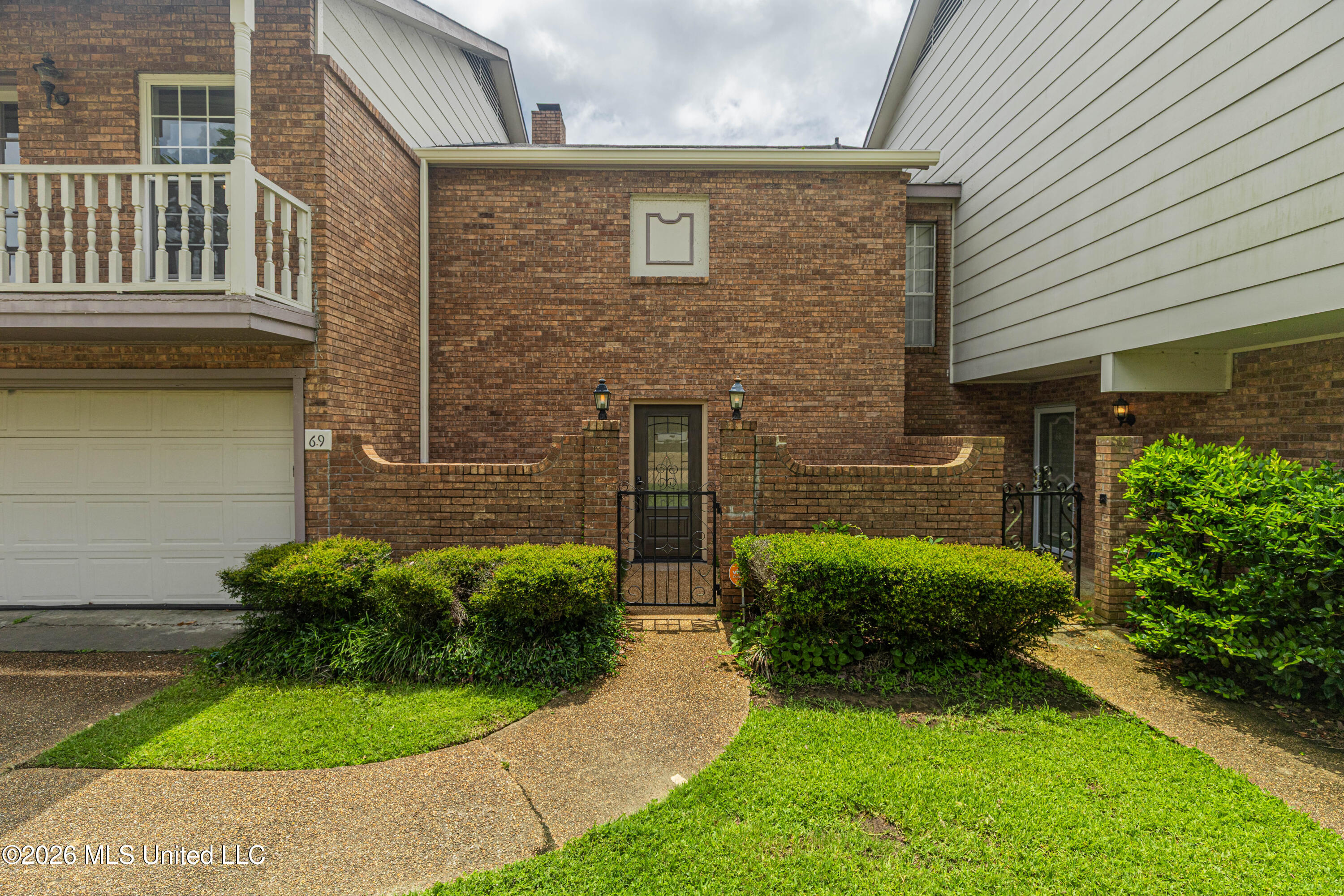 69 Sycamore Lane Brandon, MS 39042 - Photo 2 of 30 IMG_9224