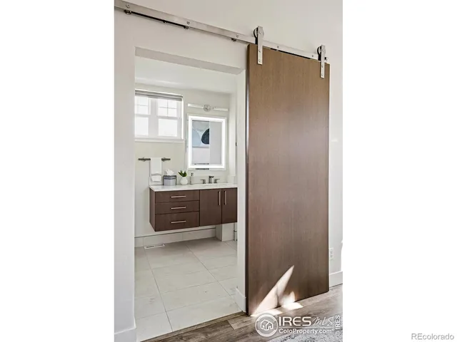 a en suite bathroom with a shower