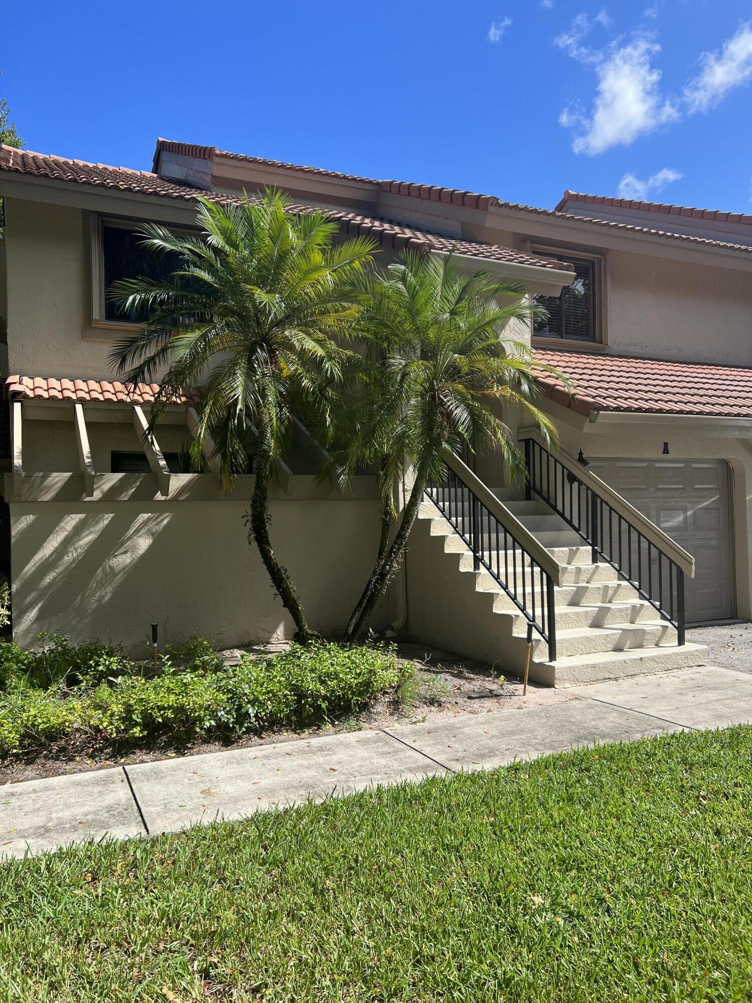 5740 Coach House Circle, Unit E Boca Raton, FL 33486 - Photo 2 of 26 Tammy front of house 3