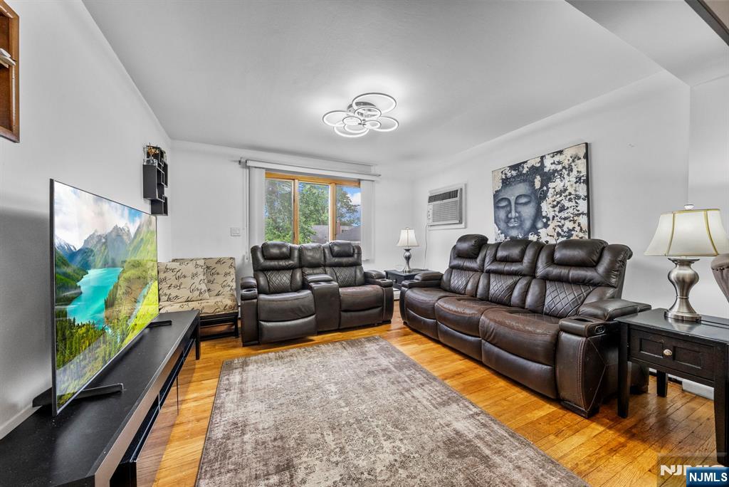 101 Maple Hill Road Clifton, NJ 07013 - Photo 4 of 39