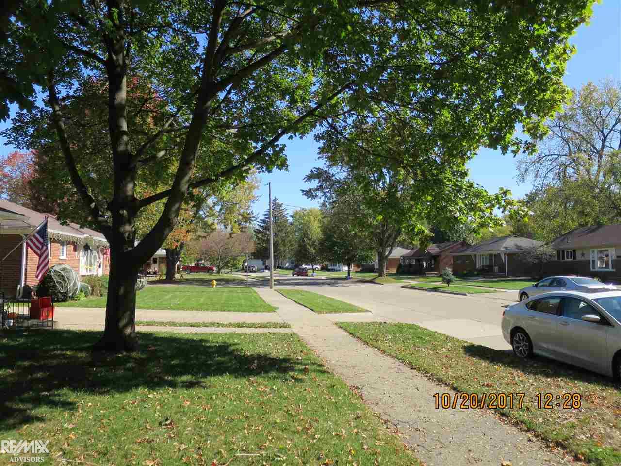 1690 Hampton Road Mount Clemens, MI 48043 - Photo 31 of 38 31333745-30.JPG