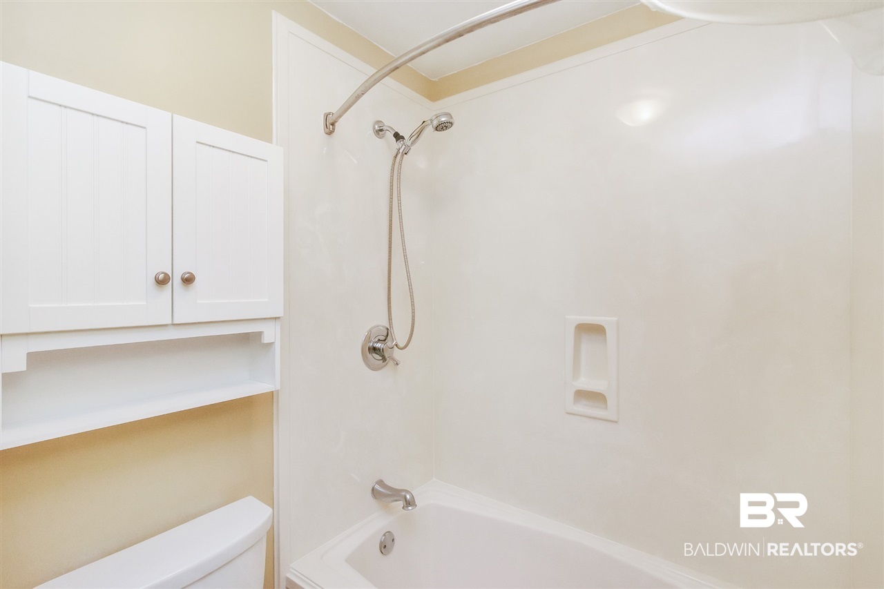 2220 Creek Ridge Court Mobile, AL 36609 - Photo 22 of 32 Bath