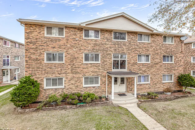 $184,872 | 5840 West 77th Street, Unit 302, Burbank, IL 60459