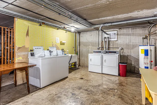 $184,872 | 5840 West 77th Street, Unit 302, Burbank, IL 60459