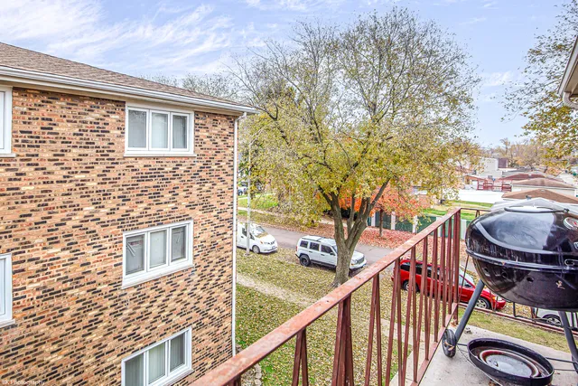 $184,872 | 5840 West 77th Street, Unit 302, Burbank, IL 60459