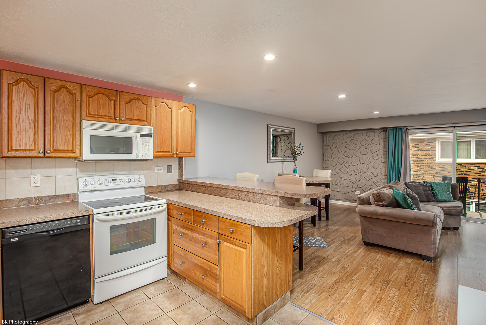 5840 West 77th Street, Unit 302 Burbank, IL 60459 - Photo 3 of 15 a kitchen with stainless steel appliances granite countertop a stove and a sink