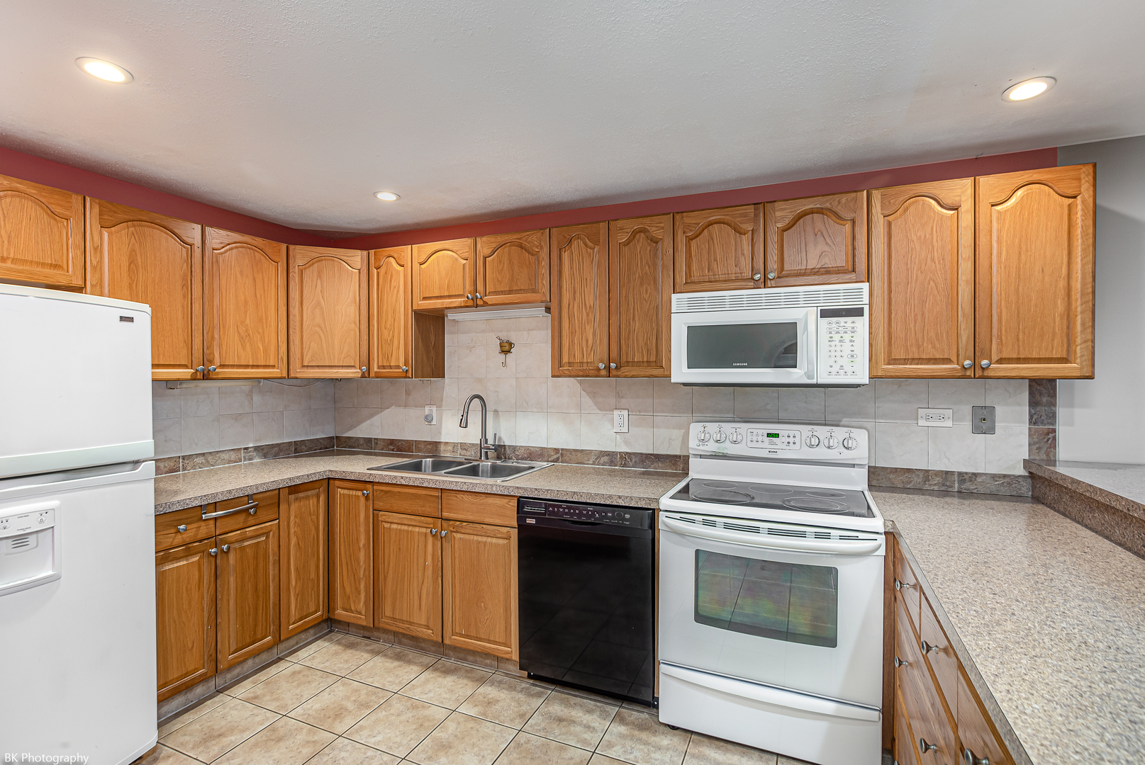 5840 West 77th Street, Unit 302 Burbank, IL 60459 - Photo 4 of 15 a kitchen with a stove sink and cabinets