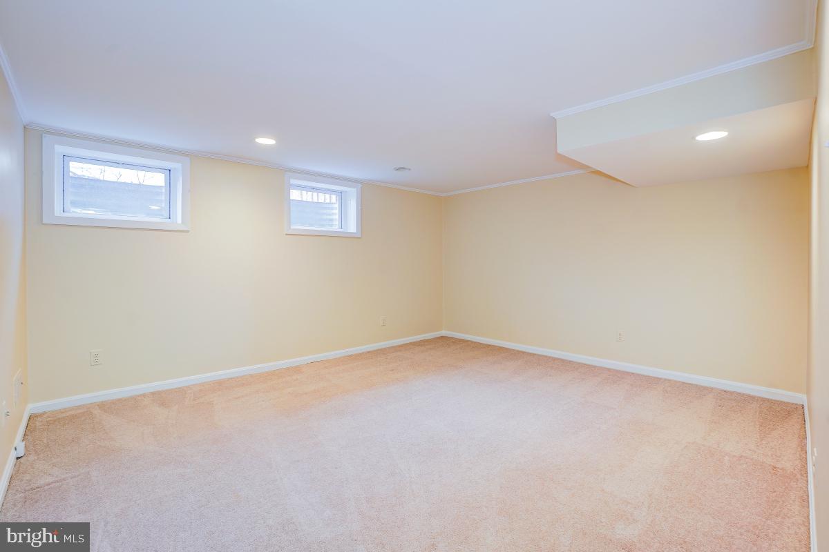 6503 Dryden Drive McLean, VA 22101 - Photo 28 of 34 a view of an empty room