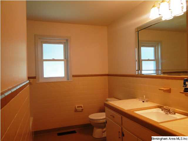5446 Robin Circle Adamsville, AL 35005 - Photo 13 of 27