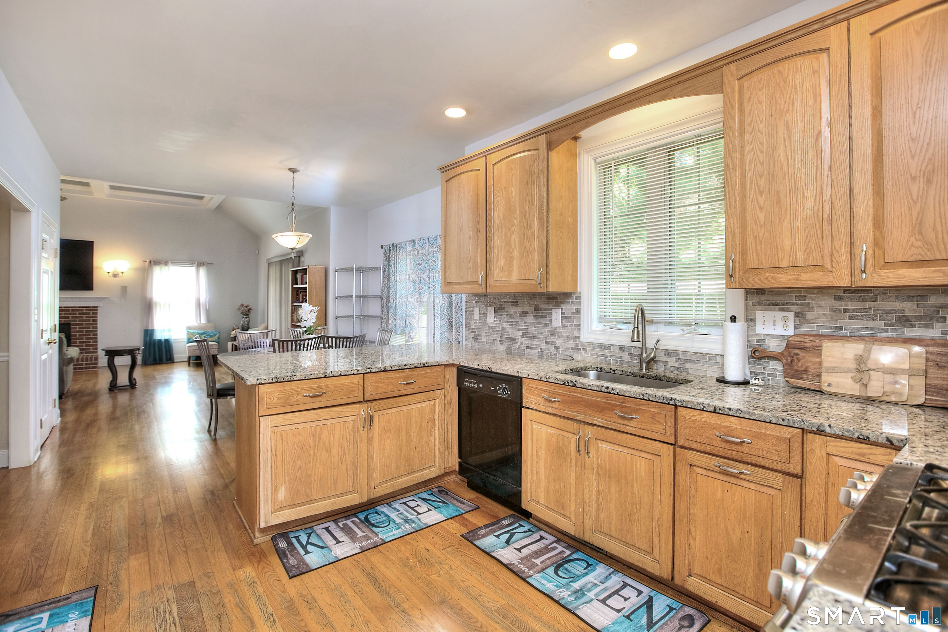 765 Cutspring Road Stratford, CT 06614 - Photo 7 of 33