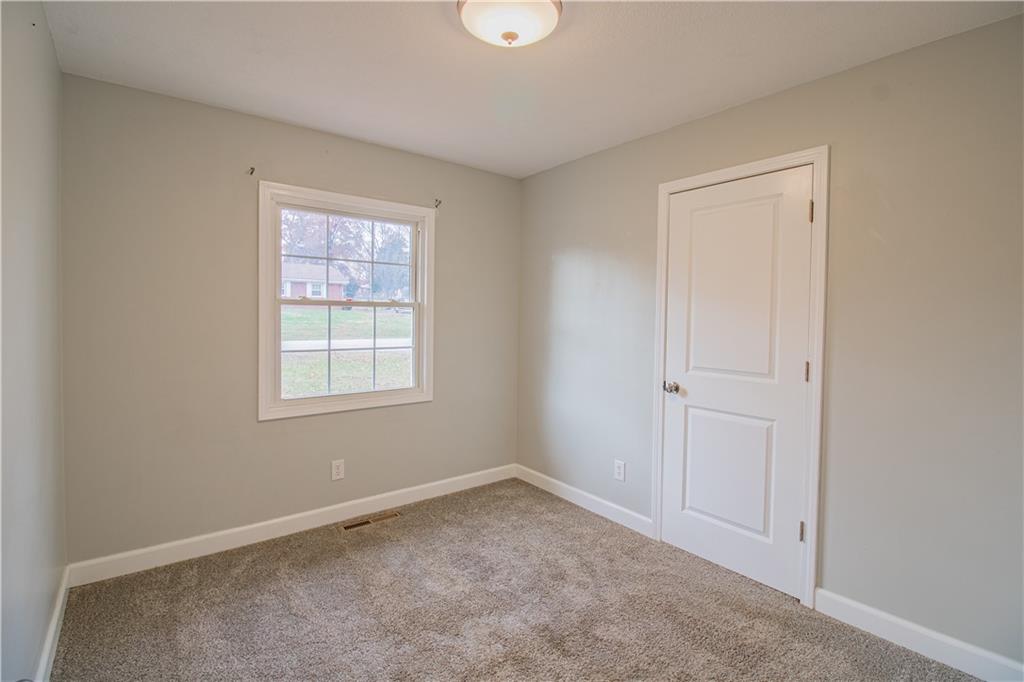 108 Elm Street Windsor, MO 65360 - Photo 10 of 26