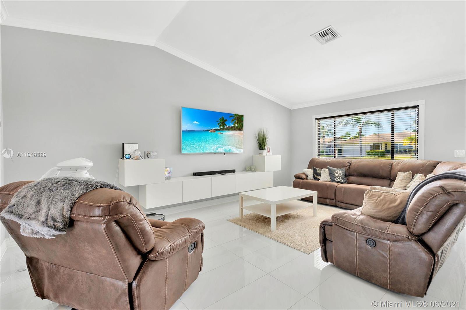 22696 Southwest 54th Avenue Boca Raton, FL 33433 - Photo 7 of 36