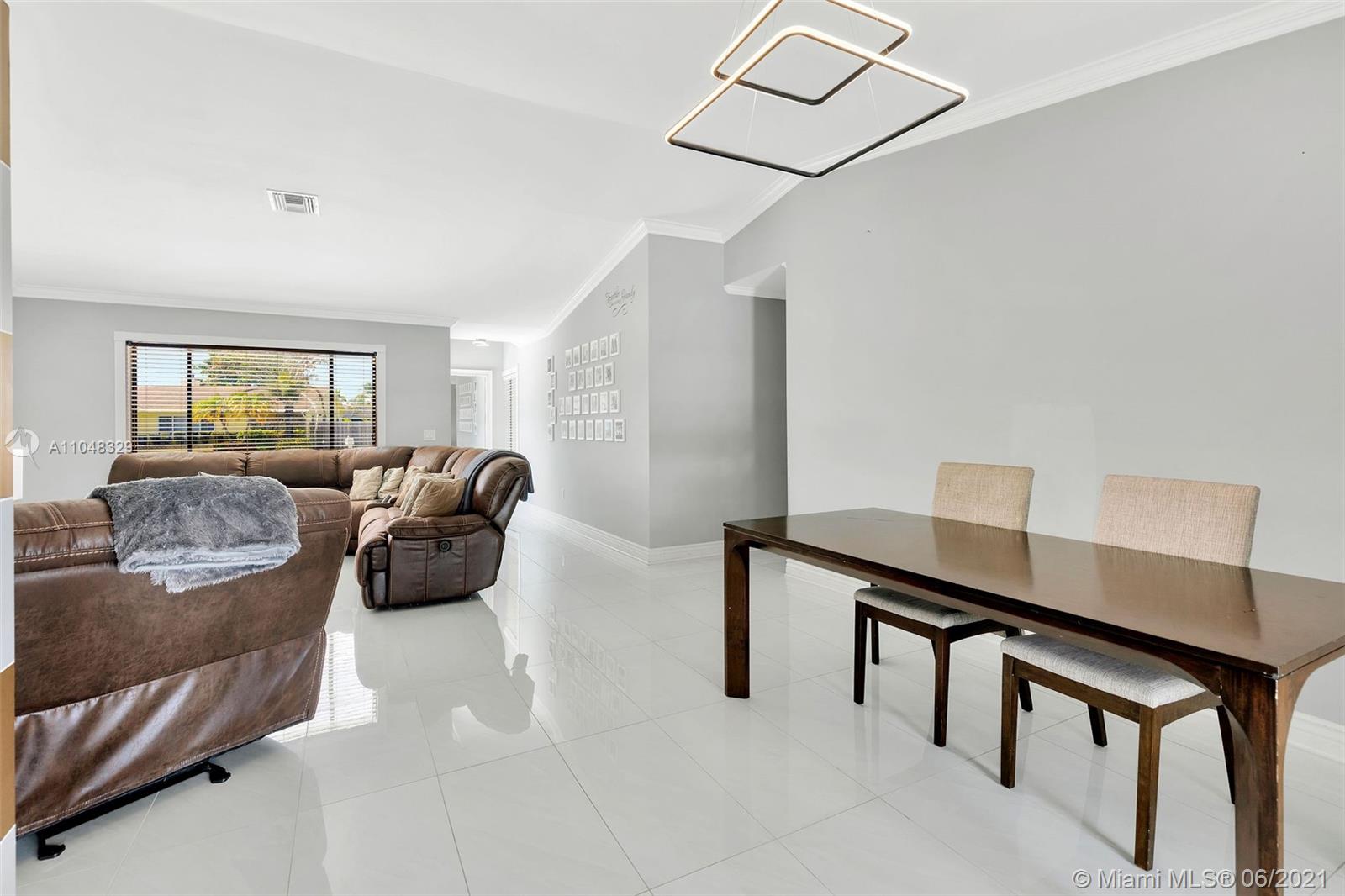 22696 Southwest 54th Avenue Boca Raton, FL 33433 - Photo 8 of 36