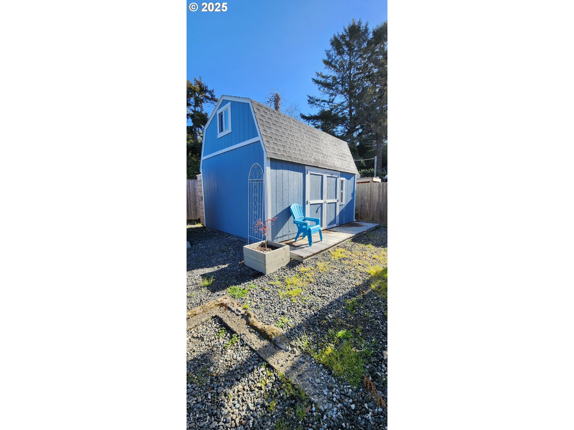 94273 Leith Road Gold Beach, OR 97444 - Photo 14 of 20 a living room with furniture and a wooden floor