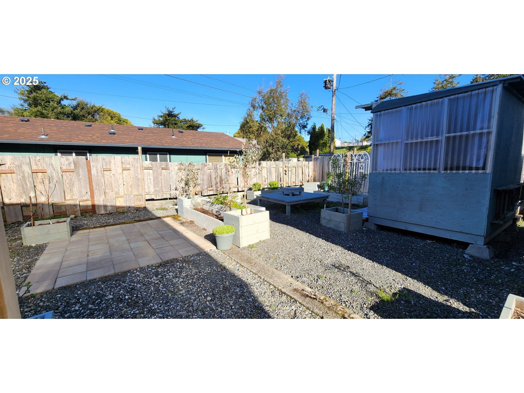 94273 Leith Road Gold Beach, OR 97444 - Photo 15 of 20 a living room with furniture