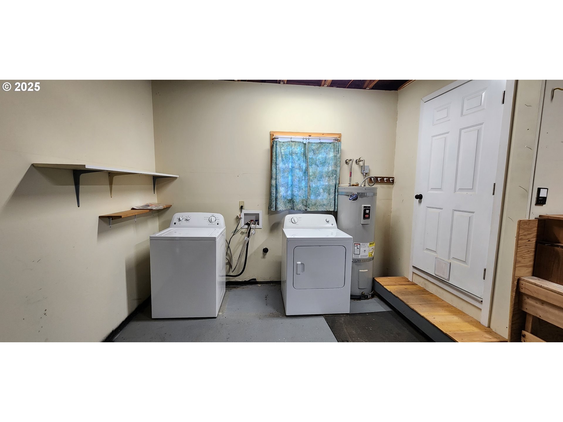 94273 Leith Road Gold Beach, OR 97444 - Photo 19 of 20 a room with a chair and white cabinets