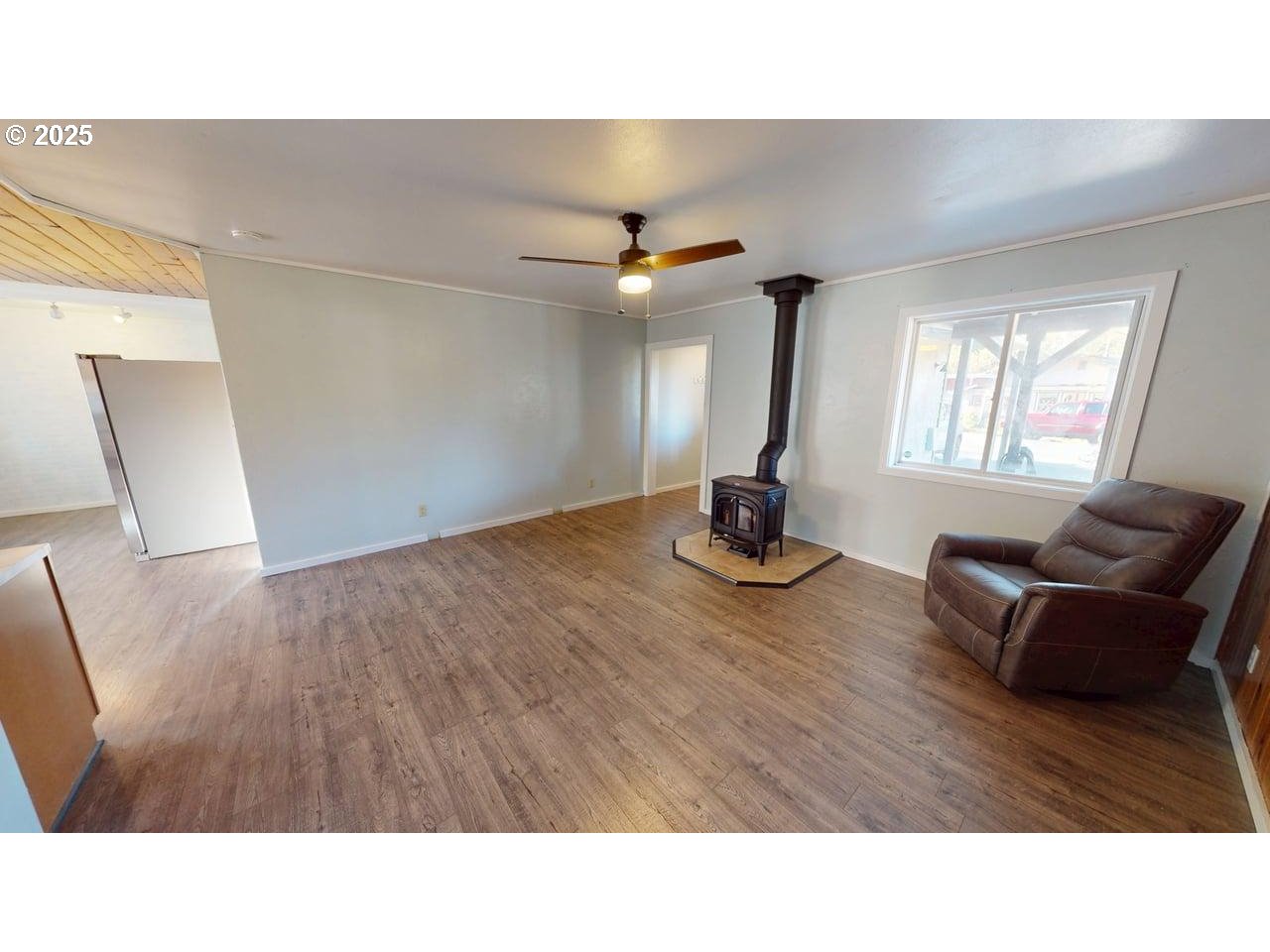 94273 Leith Road Gold Beach, OR 97444 - Photo 3 of 20 a living room with furniture and a window