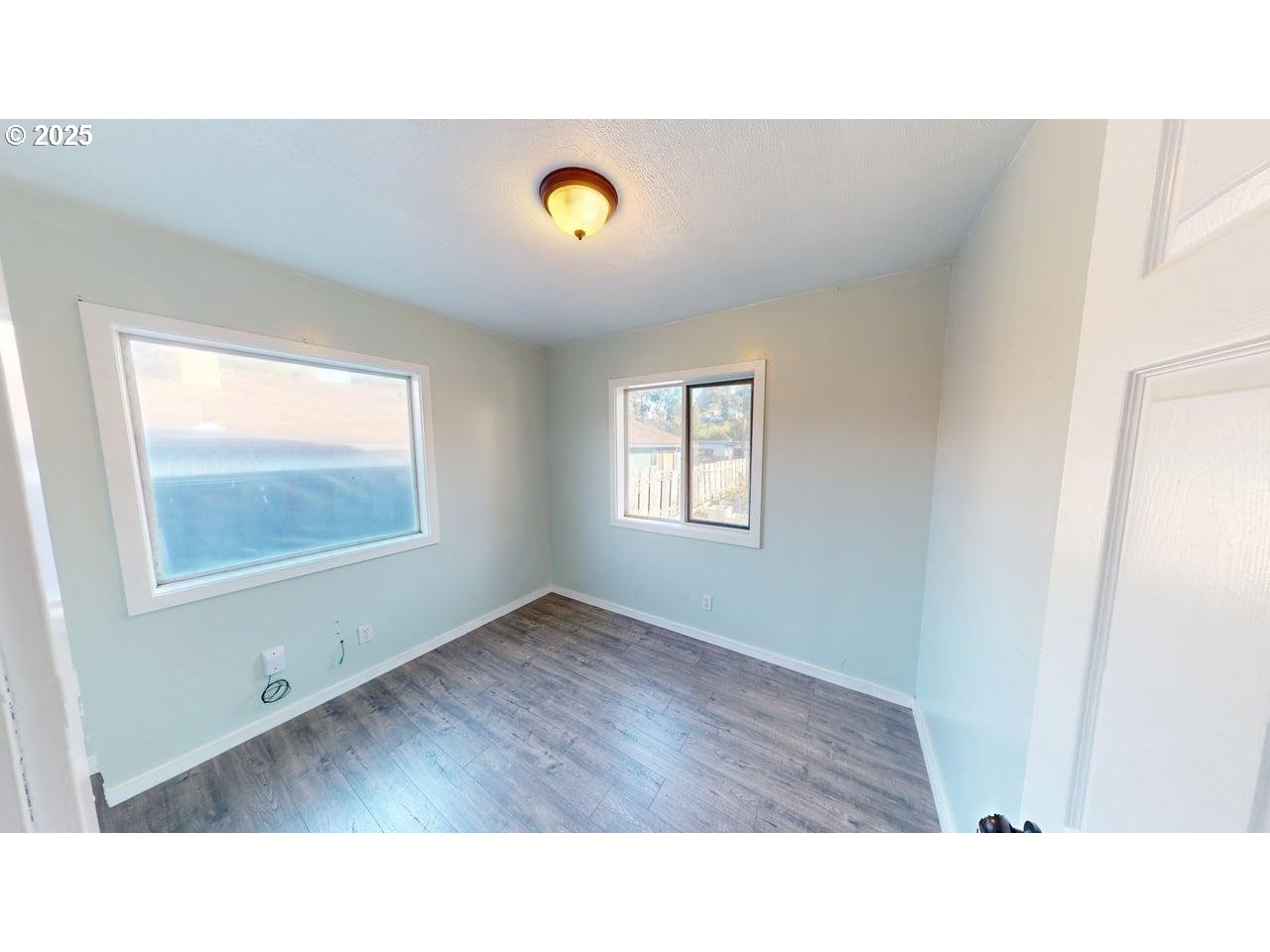 94273 Leith Road Gold Beach, OR 97444 - Photo 10 of 20 a open kitchen with a window