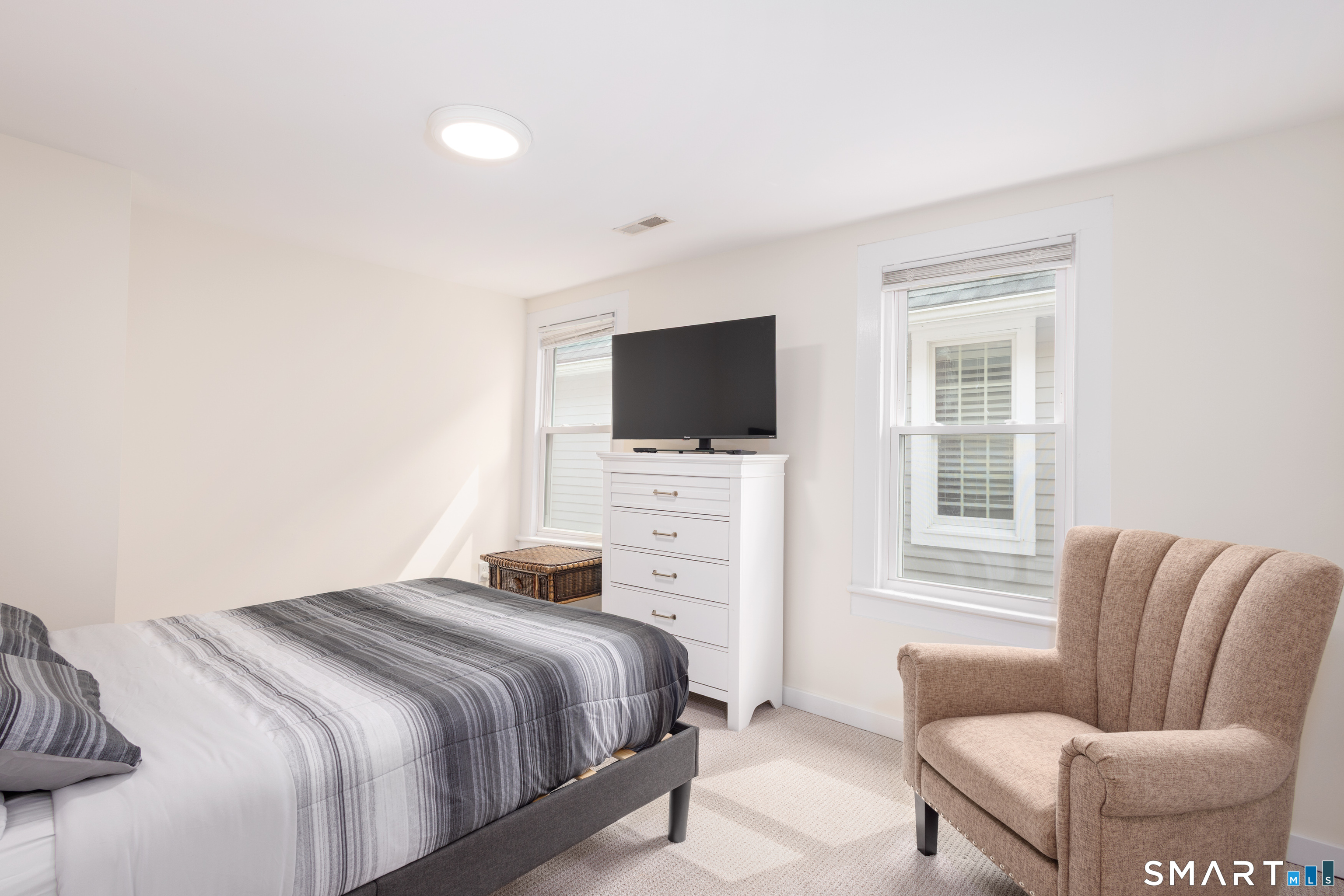 989 Fairfield Beach Road Fairfield, CT 06824 - Photo 17 of 20 Gallery Image 17