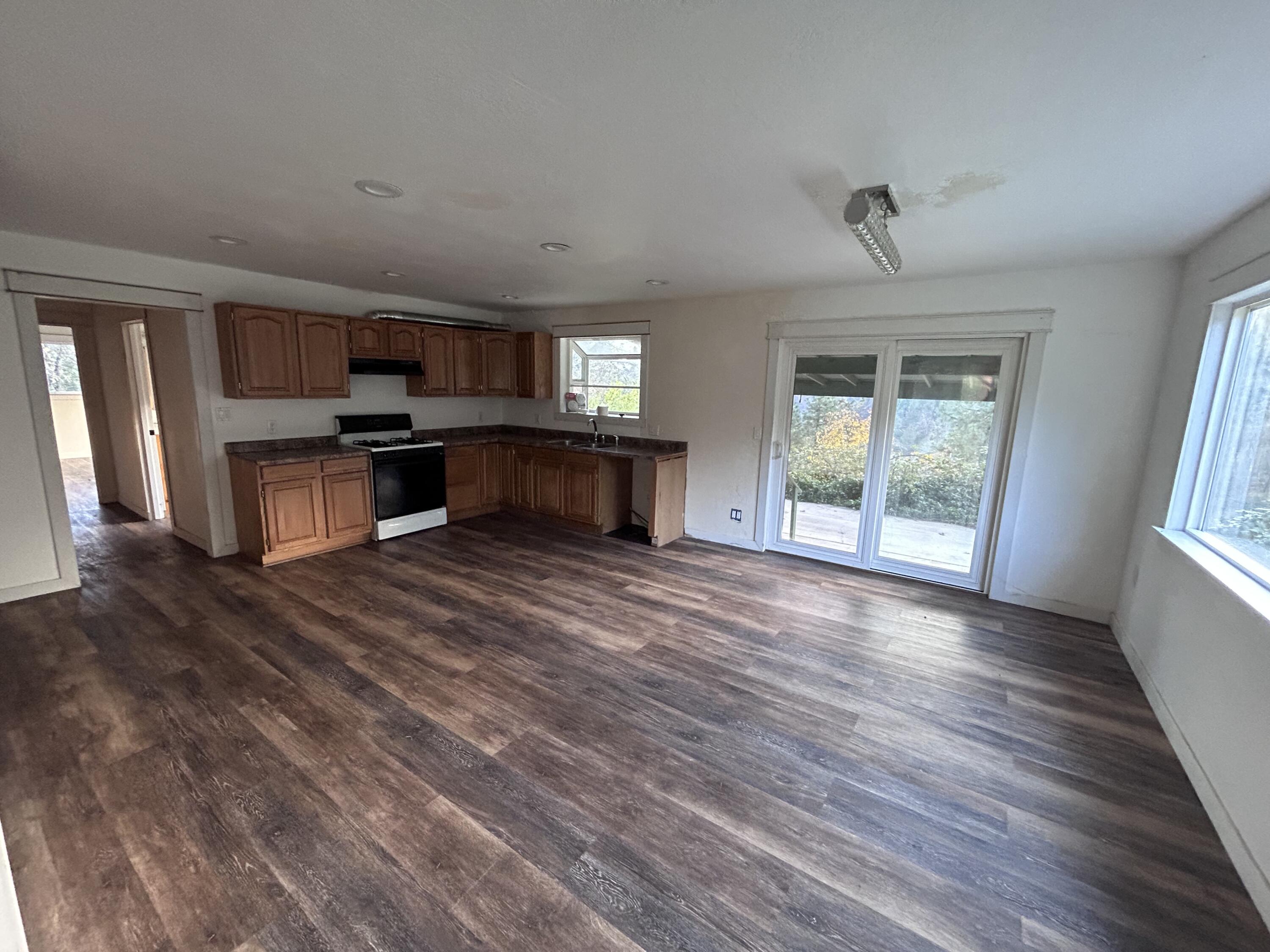 4800 Galice Road Merlin, OR 97532 - Photo 1 of 9 Kitchen, dining