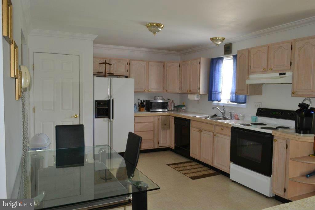 40 Ayers Drive Rising Sun, MD 21911 - Photo 6 of 30 Kitchen has table space and deep pantry