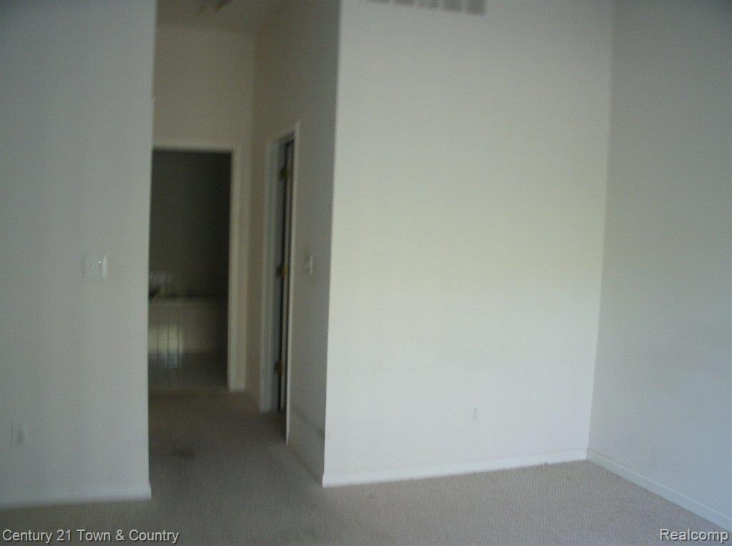 879 Ridgeside Drive Milford, MI 48381 - Photo 16 of 19 GEDC0331.JPG