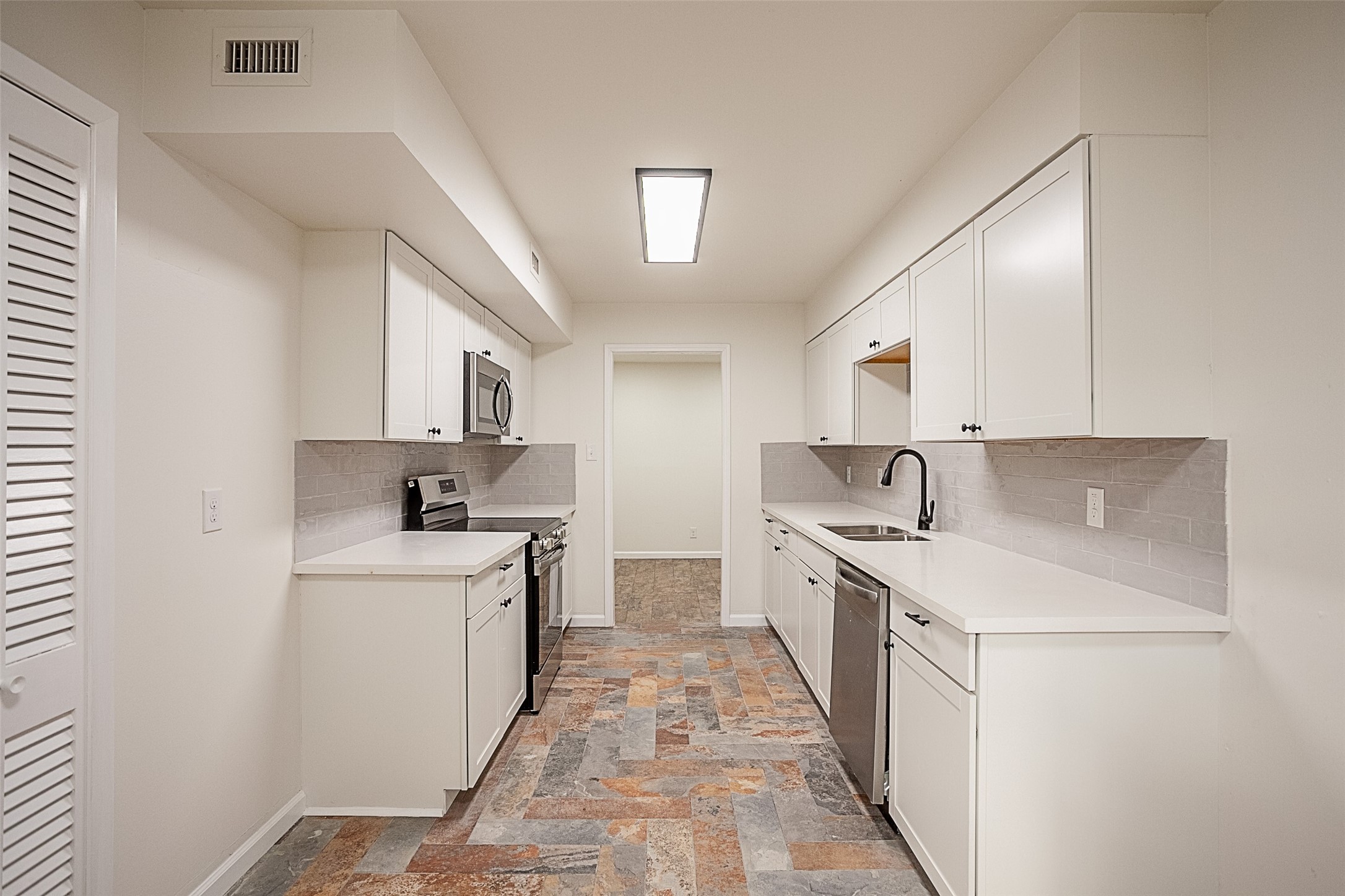 6317 Ivanhoe Lane Beaumont, TX 77706 - Photo 15 of 36