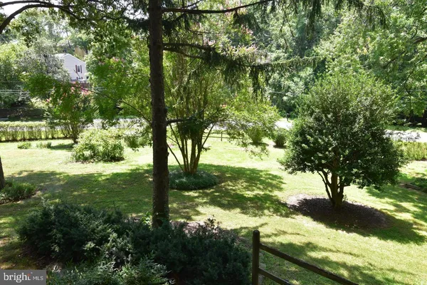 a view of a house with backyard and garden