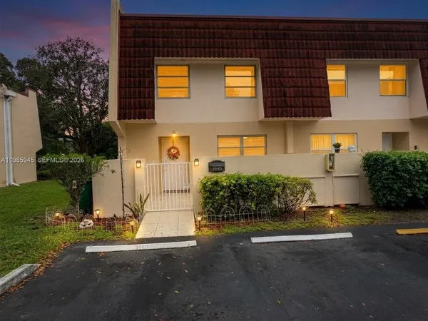 $2,990 | 3962 Inverrary Drive, Unit A3, Lauderhill, FL 33319