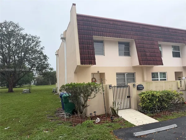 $3,250 | 3962 Inverrary Drive, Unit A3, Lauderhill, FL 33319