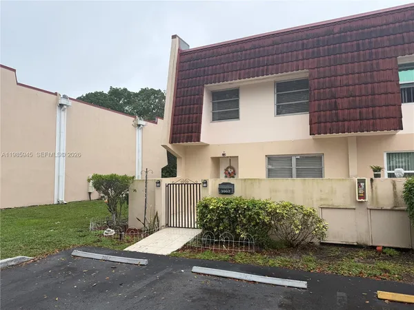 $3,250 | 3962 Inverrary Drive, Unit A3, Lauderhill, FL 33319