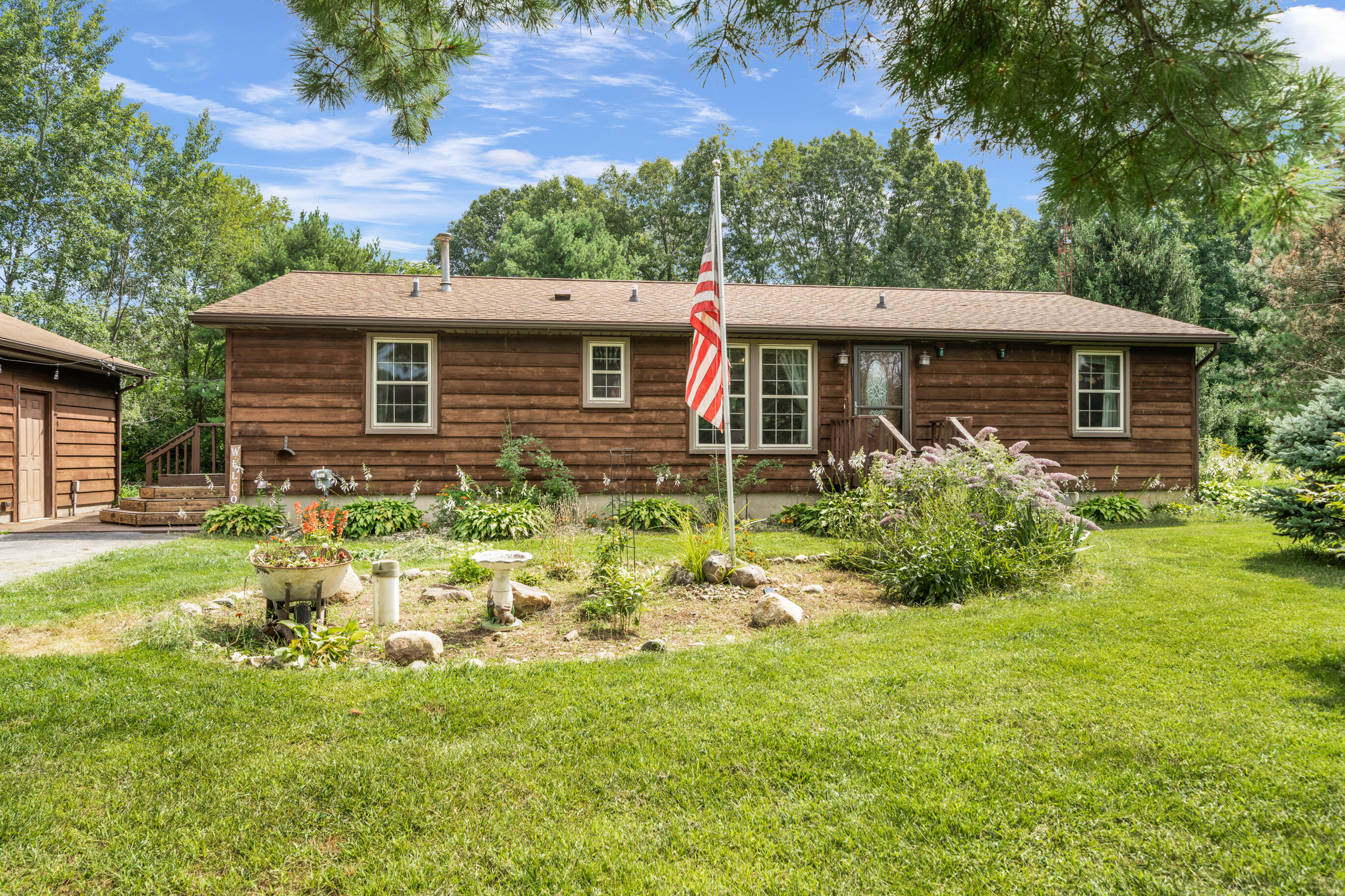 1695 Gaslight Lane Jackson, MI 49201 - Photo 1 of 31 1