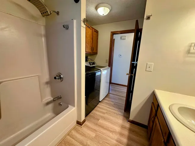 $2,000 | 33 Elwood Avenue, Unit B, Manchester, NH 03103