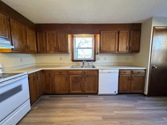 $2,000 | 33 Elwood Avenue, Unit B, Manchester, NH 03103