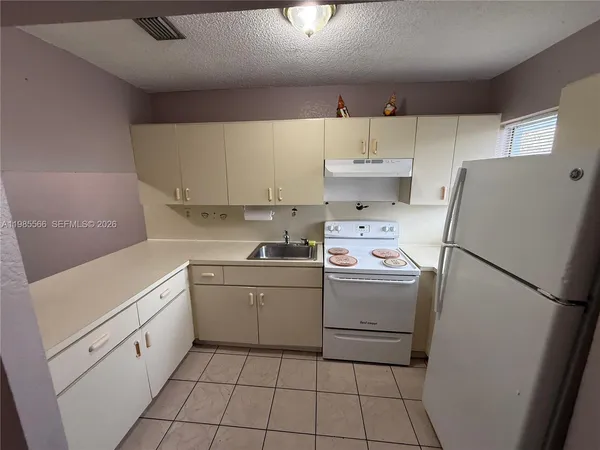 $2,000 | 159 West 8th Street, Unit 9, Hialeah, FL 33010