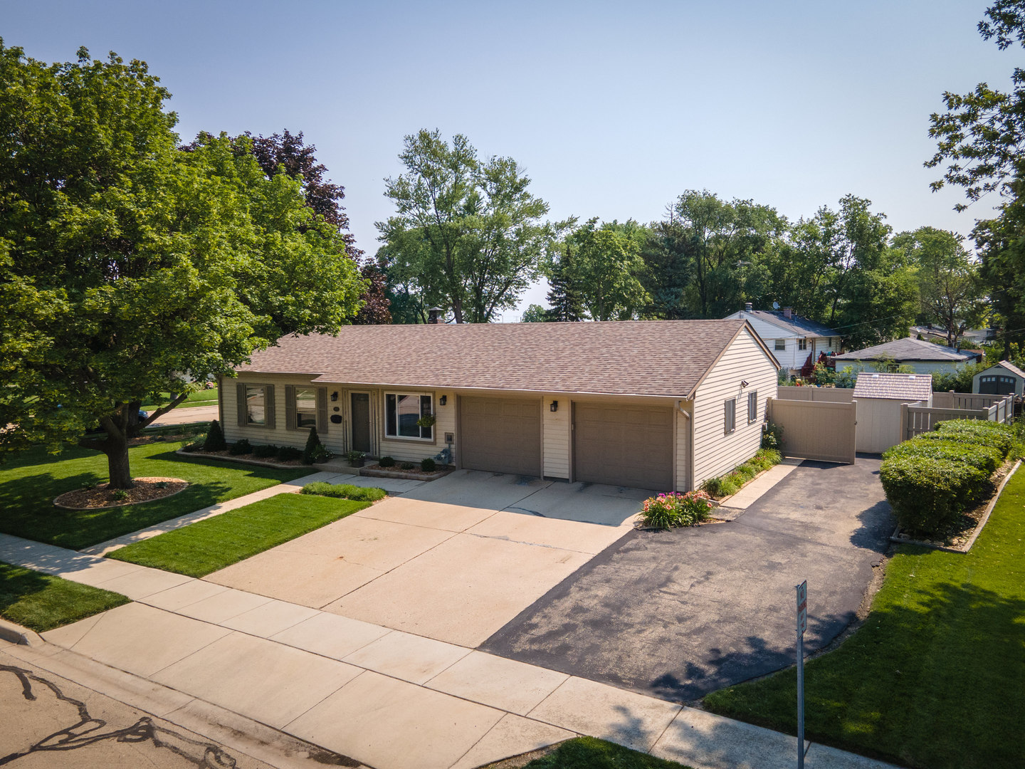 419 Camden Avenue Romeoville, IL 60446 - Photo 2 of 36