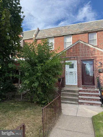 a house view with a outdoor space