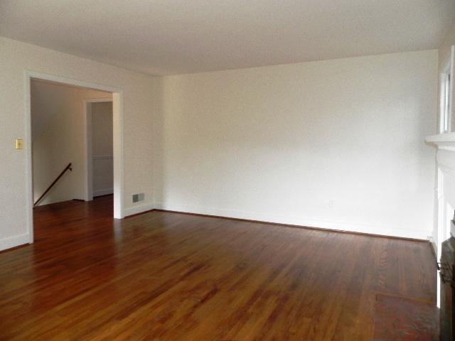 3263 White Oak Road Southwest Roanoke, VA 24014 - Photo 4 of 20 Liv Rm 3