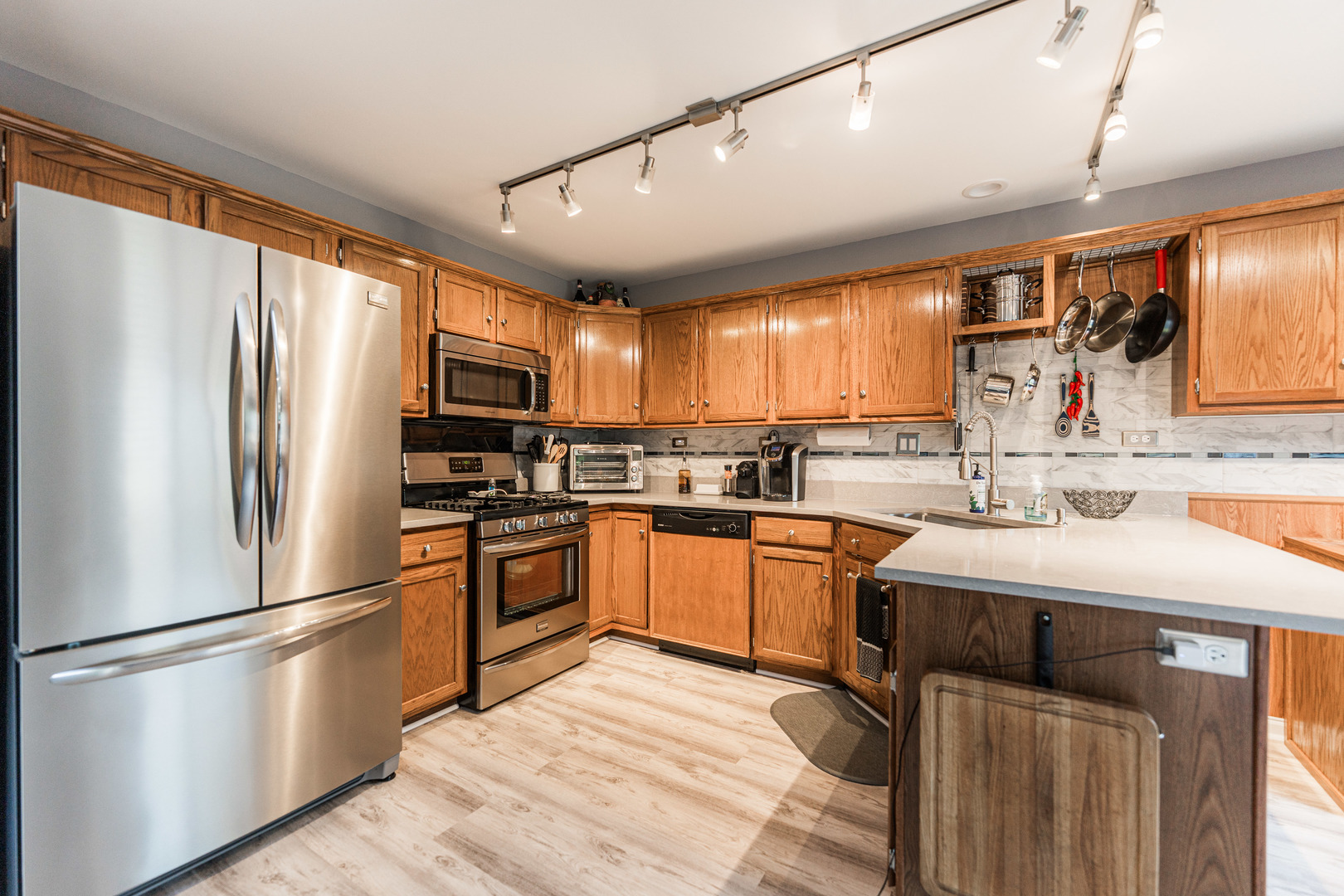 830 Millcreek Circle Elgin, IL 60123 - Photo 9 of 32