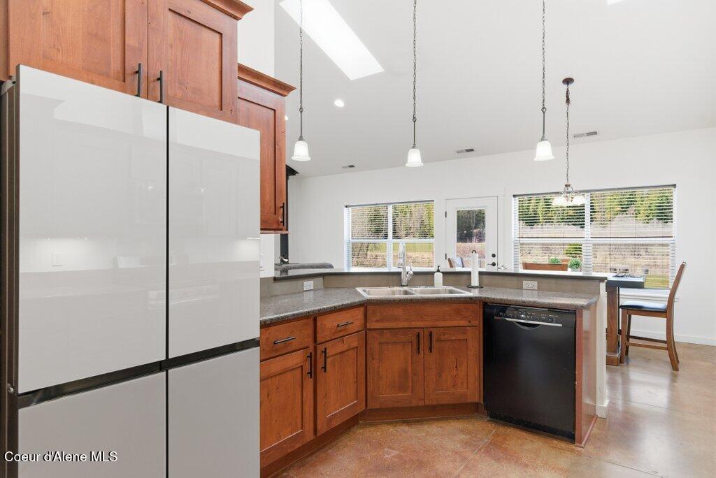 80 Carlson Drive Sandpoint, ID 83864 - Photo 12 of 50 Abundance of Cabinets