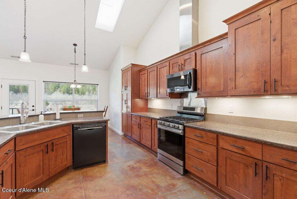 80 Carlson Drive Sandpoint, ID 83864 - Photo 10 of 50 Entertainers Kitchen