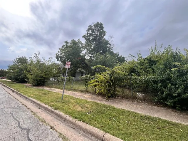 $249,500 | 1466 East Myrtle Street, Fort Worth, TX 76104