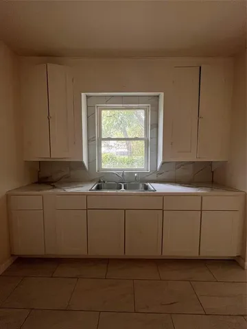 $249,500 | 1466 East Myrtle Street, Fort Worth, TX 76104