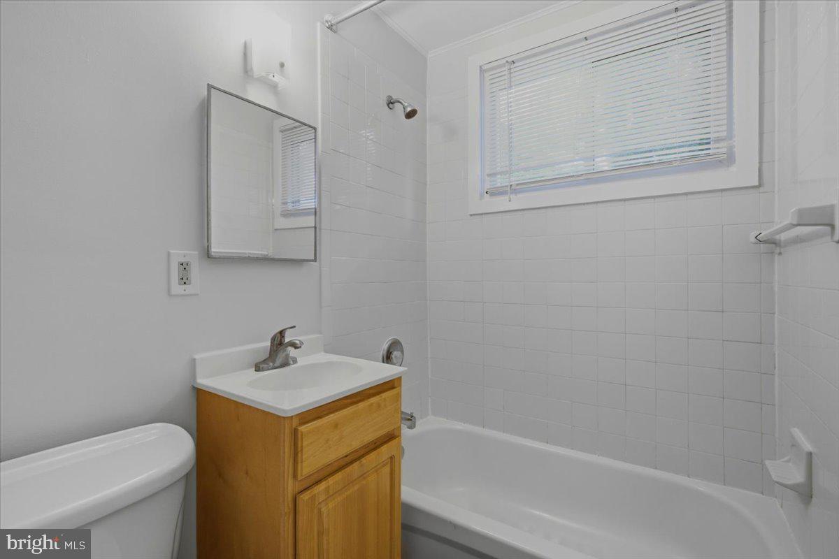 7 E Research Road Greenbelt, MD 20770 - Photo 11 of 17 Bathroom